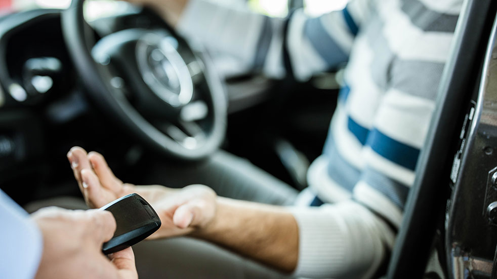 When is the best time of year to buy a new car exchanging car keys